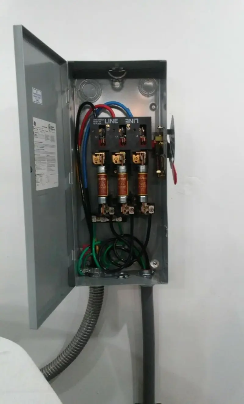 Three-phase disconnect switch installed for Smoke Detector Installation in Country Squire Lakes